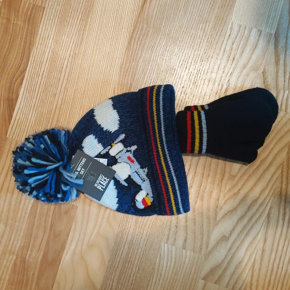 NWT Hat Mittens 6-12 Months